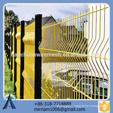 hot sale new design high quality reasonable price pvc coated garden fence triangle bending fence